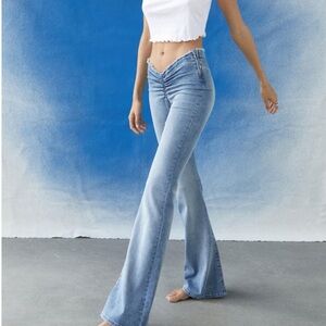 BDG Ruched Dipped V Flare Jeans Size: 26